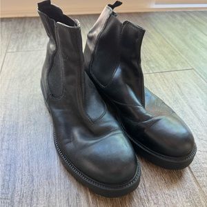 Lather boots, size 8, good condition